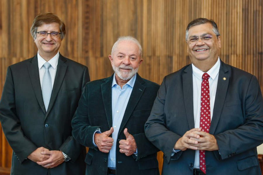 Operação desestrutura logística de tráfico de armas de duas grandes facções do Brasil, diz Dino
