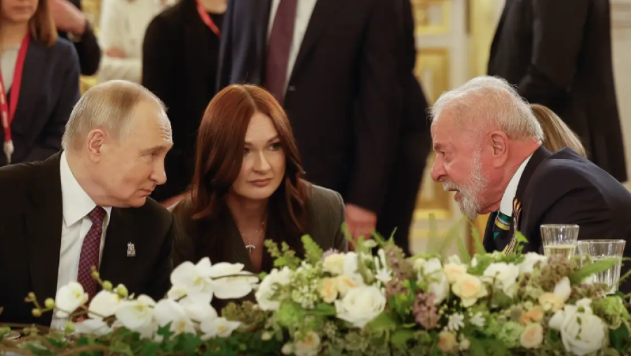 Na Rússia, Lula celebra 80 anos da vitória contra o nazismo